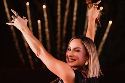 Claudia Leitte se coloca como aliada da comunidade LGBTQIAPN+: "As lutas precisam ser respeitadas durante o ano inteiro"